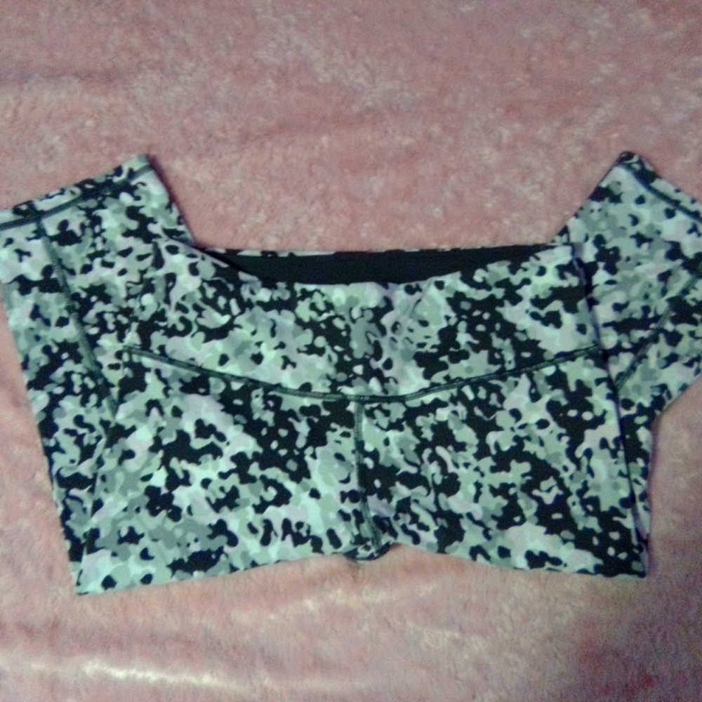 Victoria's Secret Sport Capri Leggings size Large